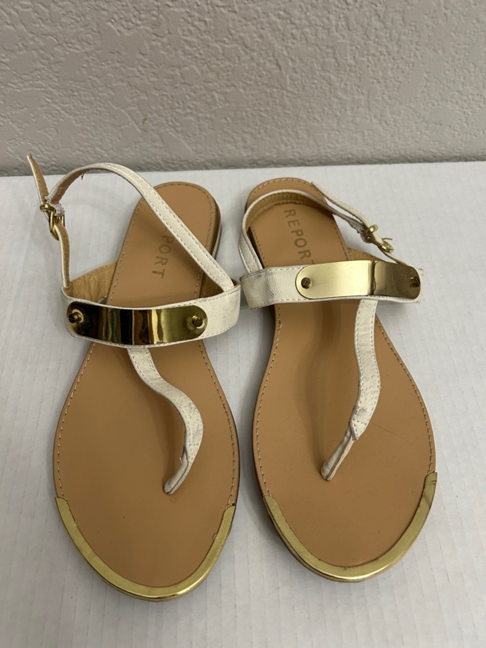 REPORT Mari White and Gold Metallic Plate T-Strap Thong Sandals 8.5